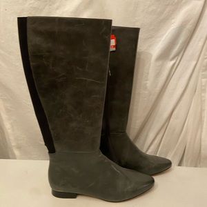 G.I.L.I. Gray leather kneehigh boots sizes 8 & 9